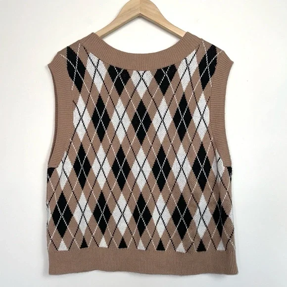 Abercrombie & Fitch V-Neck Argyle Sweater Vest - Picture 5 of 9